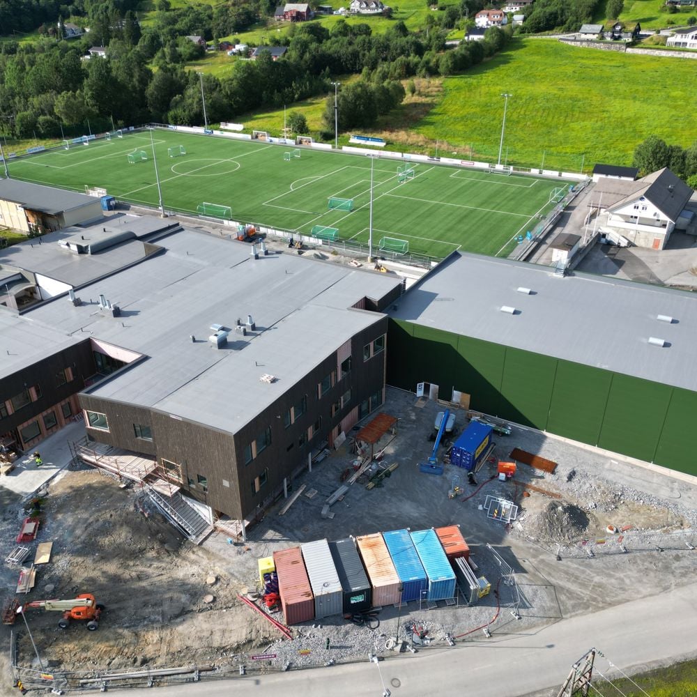 Emblem Skule – ny barneskole og idrettshall i Ålesund, levert av Veidekke.
Bærekraftige løsninger og gjenbruk ved Emblem Skule.